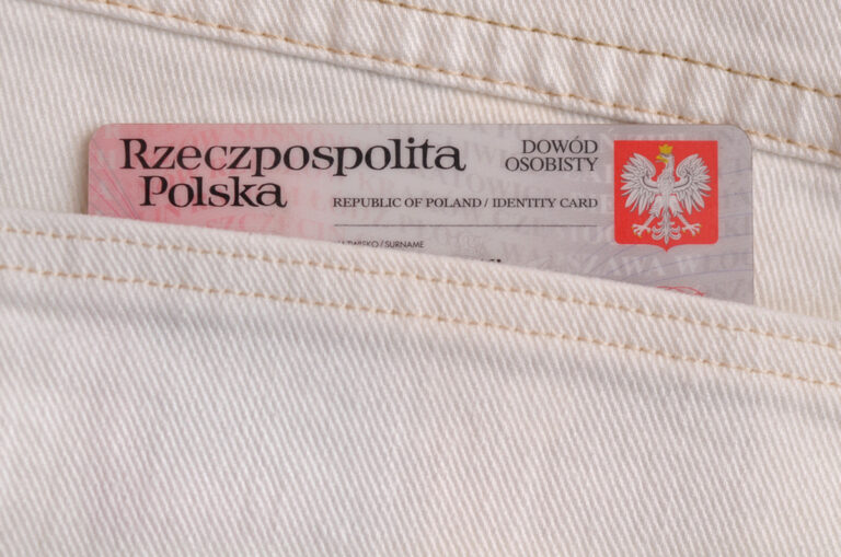 dokument kolekcjonerski powinien zawierać znaki ultrafioletowe oraz grawerowanie laserowe